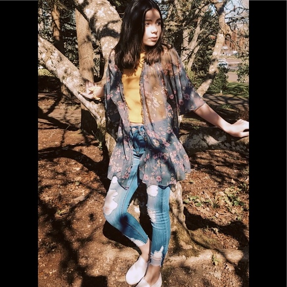 American Eagle Outfitters Floral Sheer Cardigan!🌺 - Picture 2 of 6